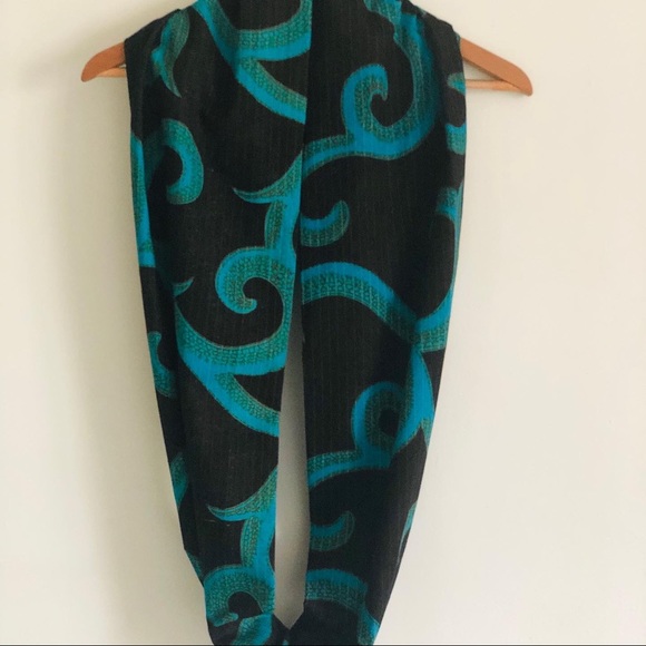 Infinity Scarf 🧣 - Picture 2 of 4
